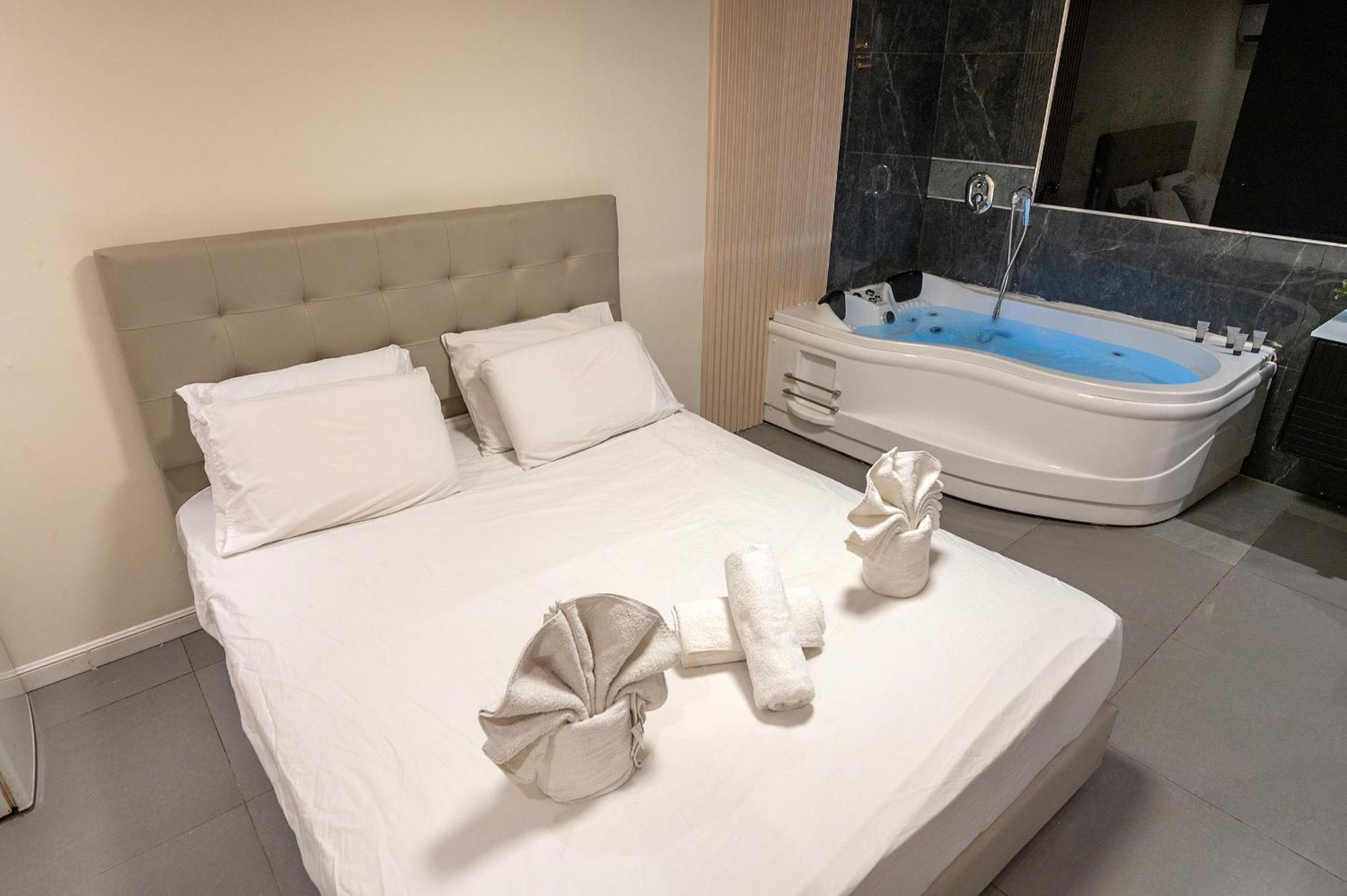 Lago Suites Hotel Jérusalem Extérieur photo