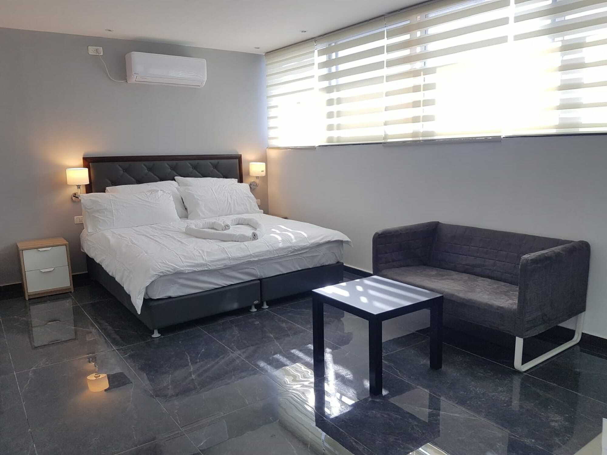 Lago Suites Hotel Jérusalem Extérieur photo